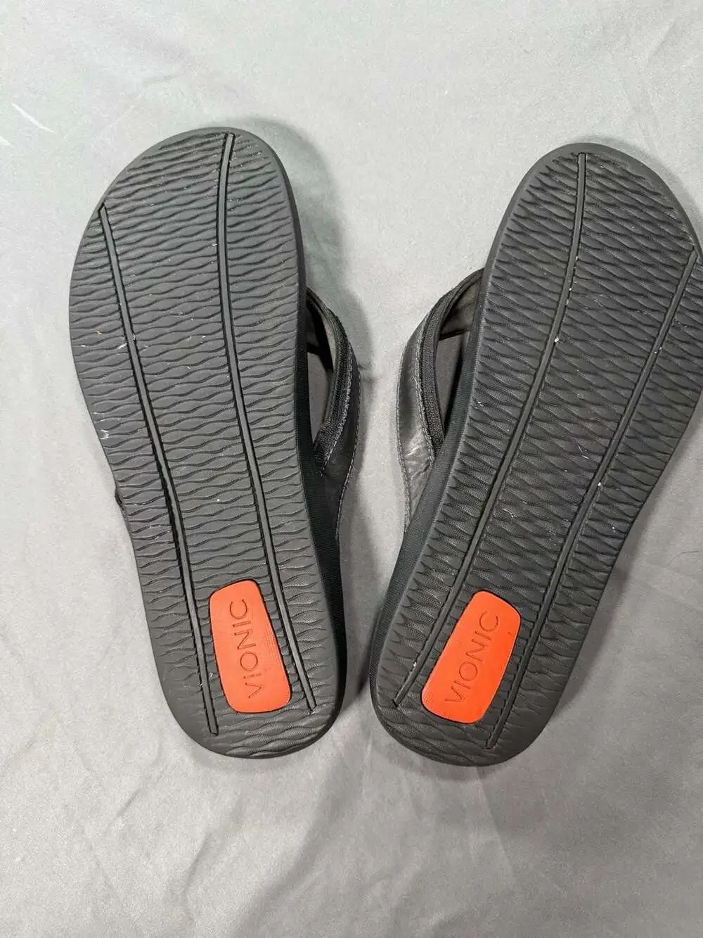 Vionic Tide Orthotic Arch Support Toe Post Sandals in Black